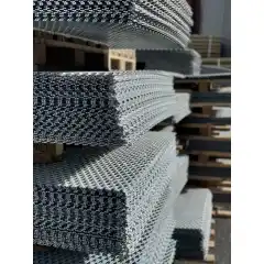 <strong><span style="background-color:#3498db;">FJERMESTAD</span></strong> - Solide galvaniserte 4 mm strekkmetallplater